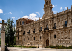 Förtrollande 12-dagars rundresa till Nordspaniens pärlor på historiska Parador-hotell